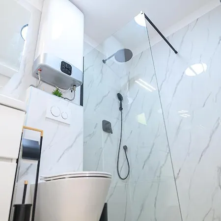 Πανσιόν Luxury And Gold 4*