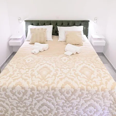 Luxury And Gold Πανσιόν