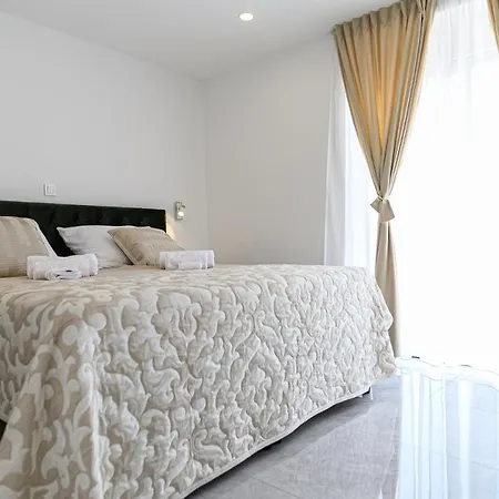 Luxury And Gold 4* Σπλιτ